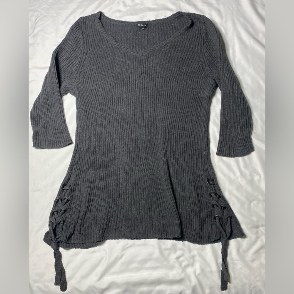 Size 1 torrid gray 3/4 sleeve cable knit sweater tunic with lace up side detail